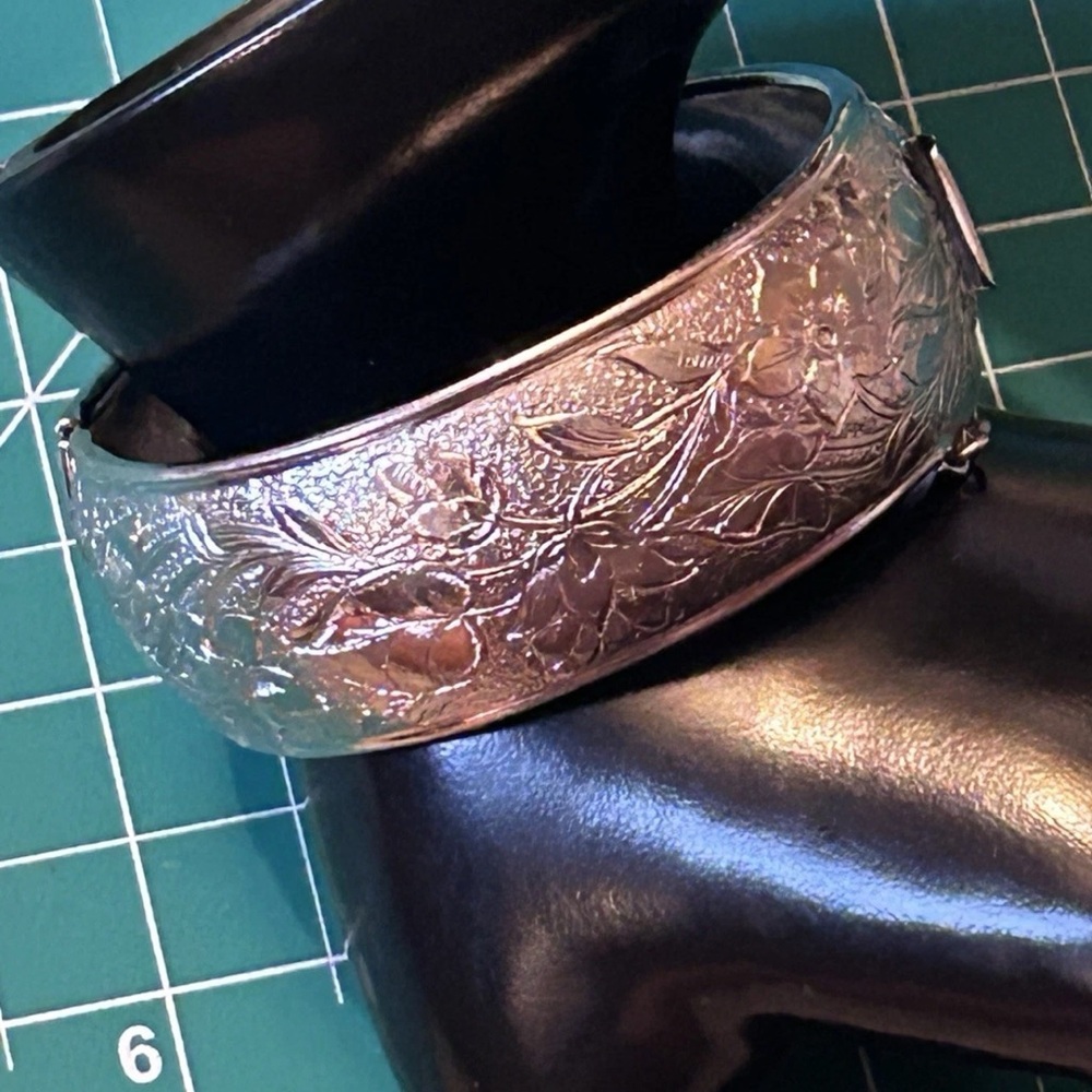 Vintage Coro Pegasus Wide Flower Leaf  Embossed Silver Hinged Bangle Bracelet